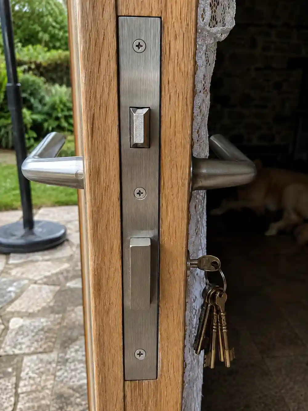 Mécanisme de fermeture de porte remplacé