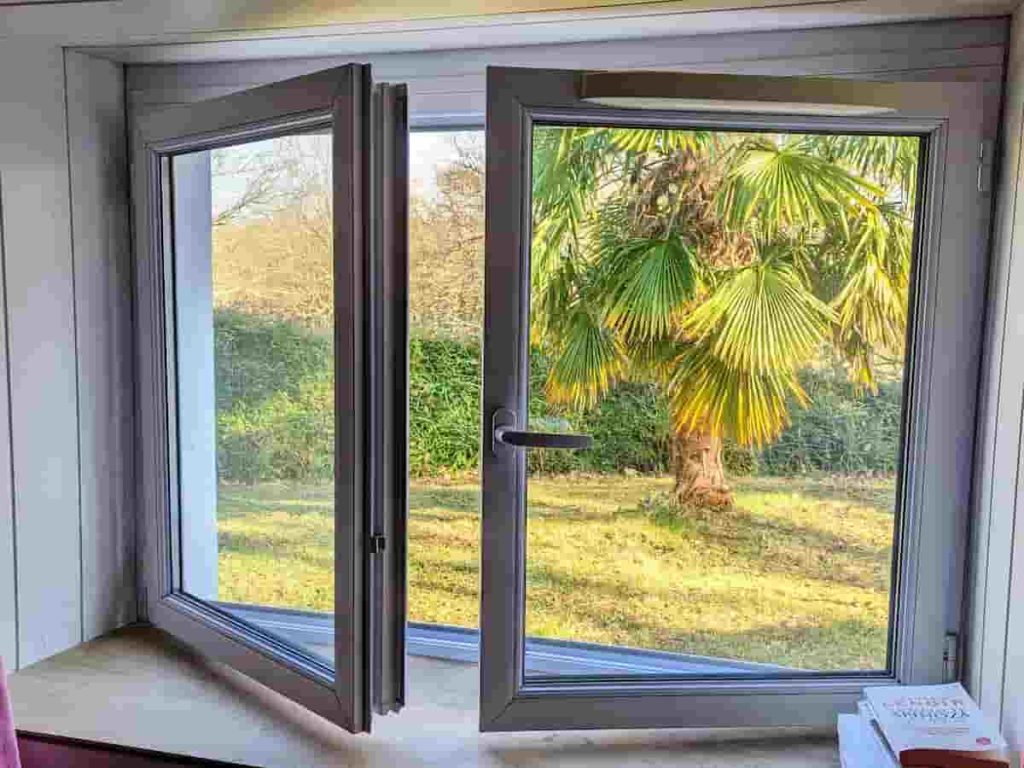 ouvrir les fenetres 15 minutes permet d'aérer la maison et chasser l'humidité