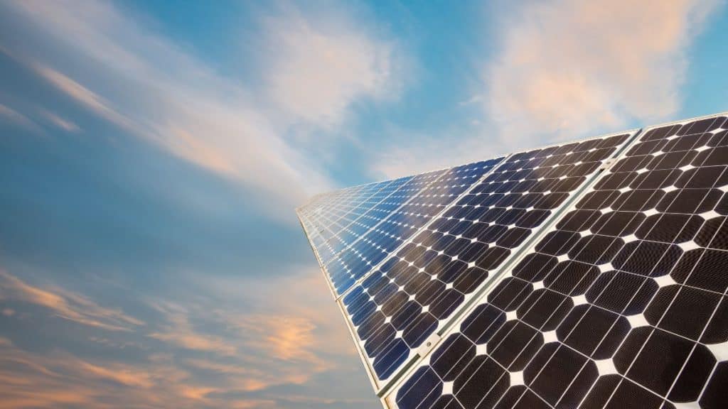 Quelle est la différence entre un panneau solaire et un panneau photovoltaïque ?